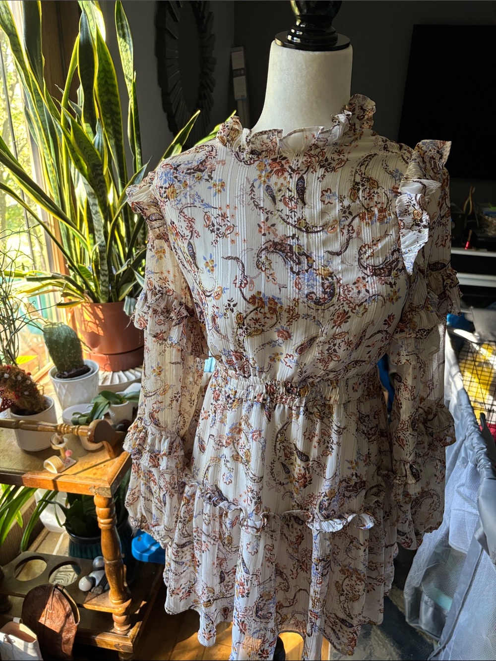 En Saison Cream Floral Ruffle Mini Dress 18 " pit- pit